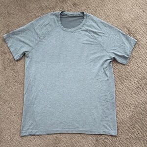 lululemon athletica Men's Gray Short Sleeve Tee